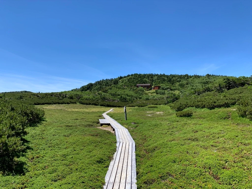 光岳小屋へ続く木道